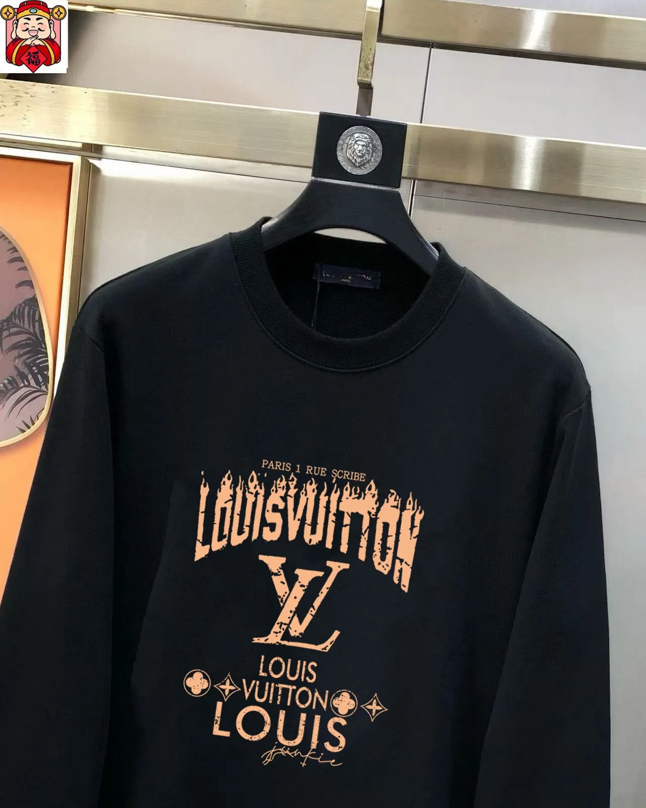 🅿️220 brand [LV Louis Vuitton] (good news for fat people) 2025ss autumn latest long-sleeved round-neck sweatshirt, on sale simultaneously on the official website. Refreshing and breathable. Made of top Tencel Roman. Comfortable and soft. 3D three-dimensional clarity. Super fashion sense. Great for gifting and keeping for yourself. Size: M-5XL (can wear up to 220 pounds)